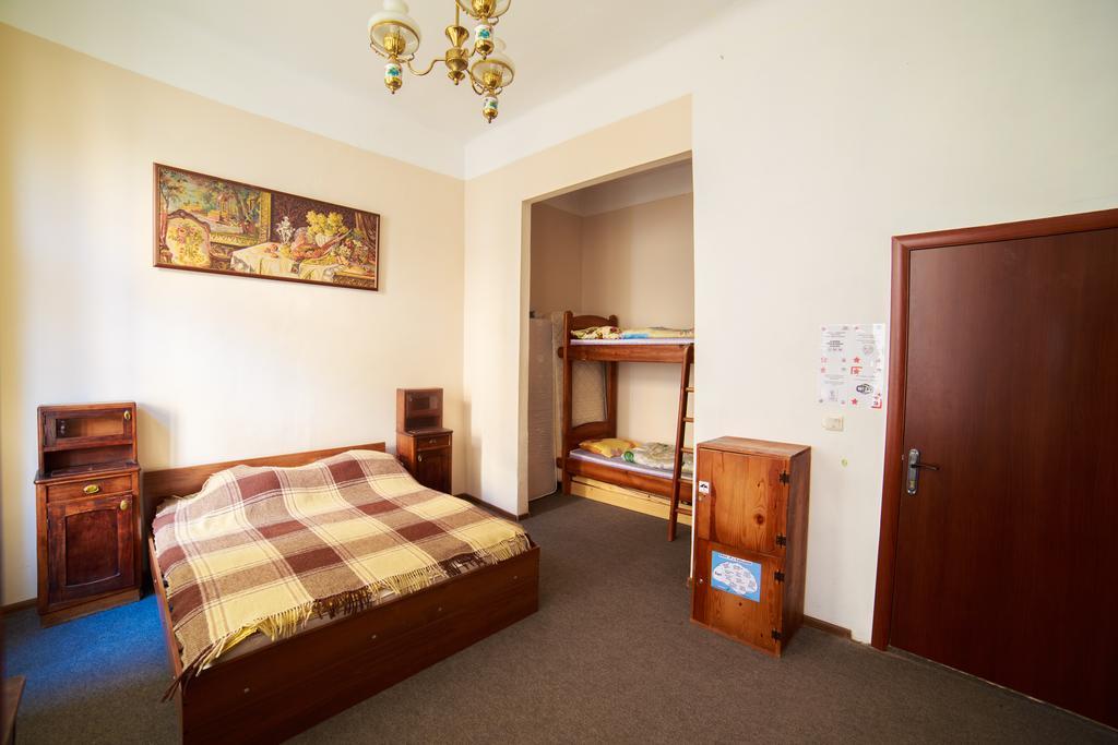 Hollywood Home Hostel Lviv Chambre photo