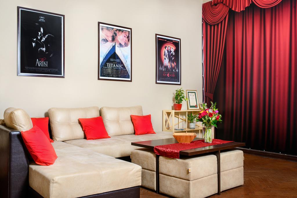 Hollywood Home Hostel Lviv Extérieur photo