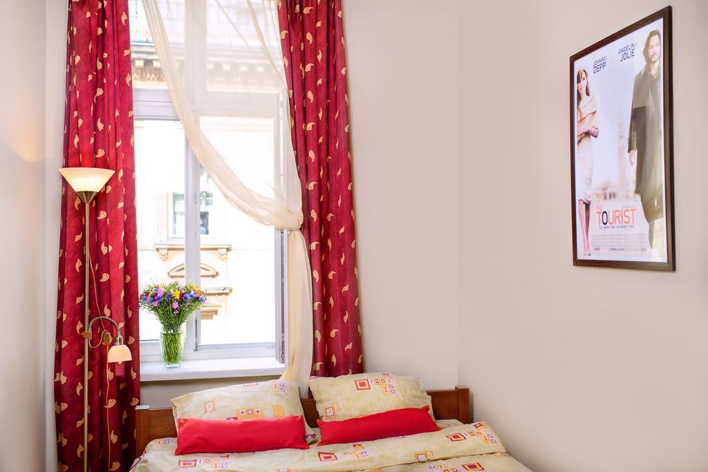 Hollywood Home Hostel Lviv Chambre photo